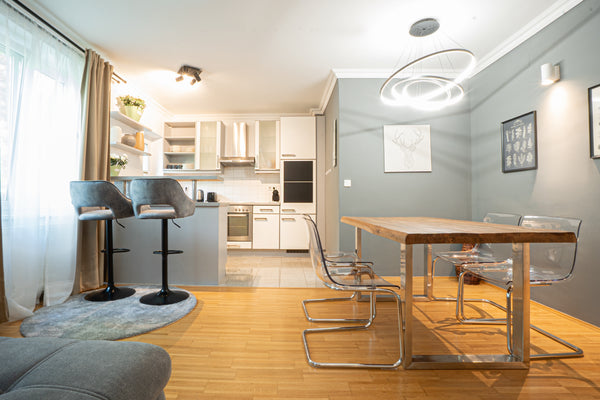 Spacious newly renovated 2-room apartment, located exactly it the heart of Vienn Vienna, Austria Central living in modern and spacious apartment Entire rental unit vacation rental 52935487