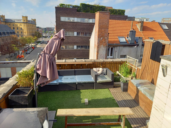 fully furnished apartment with spacious roof terrace (30m²)on the 4th floor.<br  Antwerp, Belgium lichtrijke duplex met ruim dakterras (penthouse) Entire condo vacation rental 715214899084925745