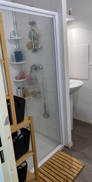 Mon logement est un petit T2 simple avec un beau jardin extérieur et une piscine Bordeaux, France T2 simple Private room in condo vacation rental 44593437