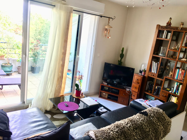 joli T3 70m2 coté jardin/parking dans résidence récente de standing. <br />Tout   Appartement standing proche aéroport et Bordeaux Entire rental unit vacation rental 25869537