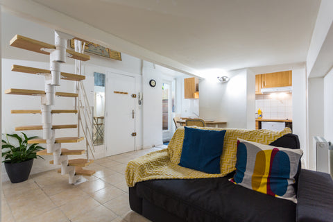 Mon appartement est situé dans un immeuble en pierre, il peut recevoir deux pers Artigues-près-Bordeaux, France T1 bis en plein cœur des chartrons Entire rental unit vacation rental 17137930