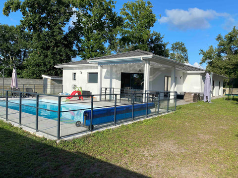 Villa neuve tout confort a mi-chemin entre Bordeaux et les plages océanes de Lac Saint-Médard-en-Jalles, France Magnifique villa contemporaine avec piscine Entire villa vacation rental 51428148