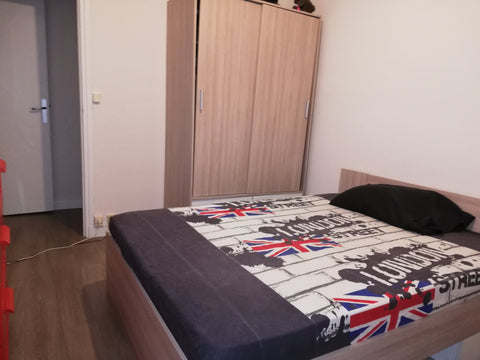 tramway a proximité,toutes commodités ;commerces,jardins;espace vert,a deux arrê  chambre privée à louer  dans un appartement Private room in condo vacation rental 33207960