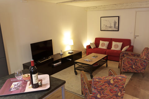 Location saisonnière meublée dans un appartement cosy 48 m2 au rez de chaussée a Bordeaux, France Sauvageau - 48m² w parking at St Michel district Entire rental unit vacation rental 17834134