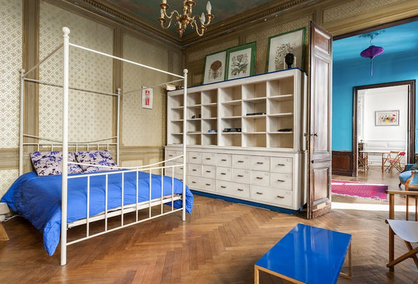 Une chambre vaste et accueillante avec un décor d'origine et le confort moderne. Bordeaux, France La chambre de Saint Michel Private room in rental unit vacation rental 24315701