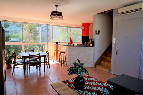 Private garden with loggia. Ideal to store your bike or enjoy the sun when the w Bordeaux, France Bright triplex with garden, near tram and shops Entire townhouse vacation rental 28234773