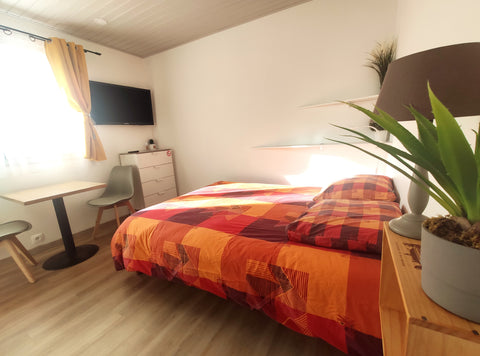 We propose this superb independent studio on one level of 20 m² refurbished and  Bordeaux, France Studio ☆ Cité du vin ☆ Free parking - Street Entire guesthouse vacation rental 8148837