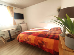 We propose this superb independent studio on one level of 20 m² refurbished and  Bordeaux, France Studio ☆ Cité du vin ☆ Free parking - Street Entire guesthouse vacation rental 8148837