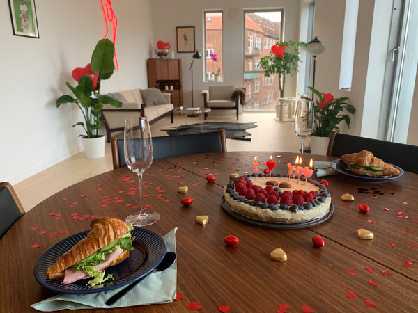 A perfect 104 sqm, 3 room apartment for visiting Copenhagen. Two big balconies,  Copenhagen, Denmark Spacious apartment close to Zoo and metro Entire condo vacation rental 687053268651826069