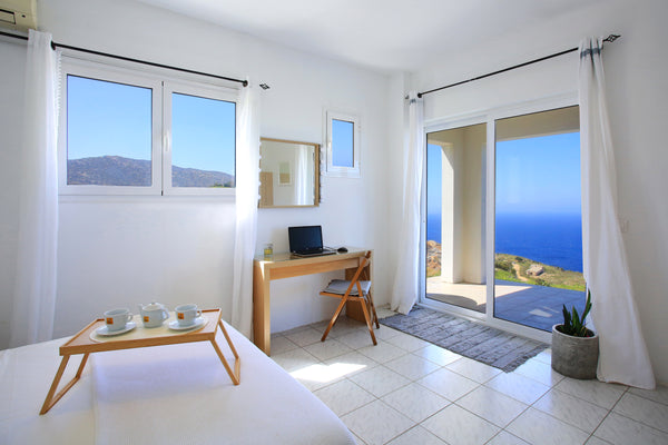 Surround yourself with style in this standout space.<br /><br />3 bed villa with Derby, United Kingdom Private room - Free Parking - Wifi - A/C Private room in villa vacation rental 712739546401271557