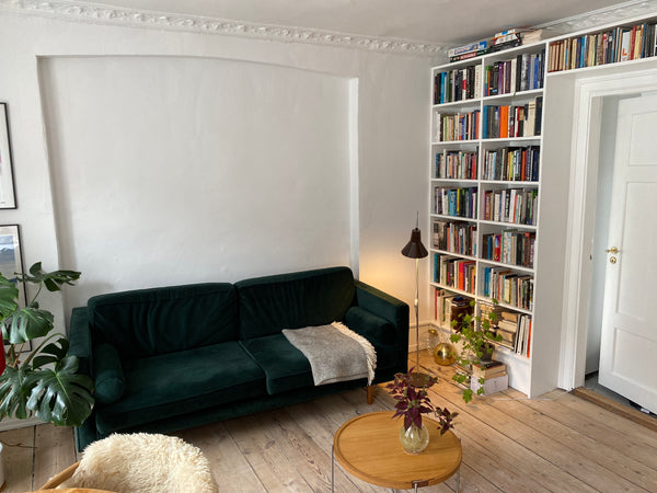 Du har nem adgang til hele byen fra denne perfekt beliggende base. Denne toværel Copenhagen, Denmark Hyggelig, central lejlighed med altan og gårdhave Entire condo vacation rental 678126302902020004