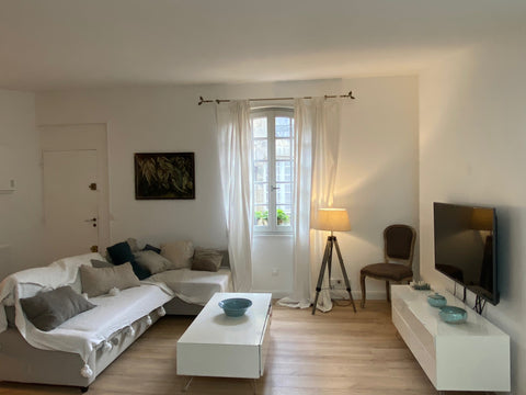 This spacious apartment is in the historic heart of Bordeaux. The building is un Bordeaux, France Charming Apartment, Great Location Entire rental unit vacation rental 6504060