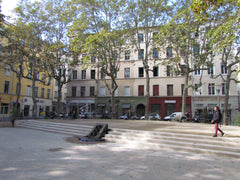 Very good prices in summertime, just ask me !<br /><br /><b>The space</b><br />N Lyon, France Calm and nice little flat in an historic area Entire condo vacation rental 13948642