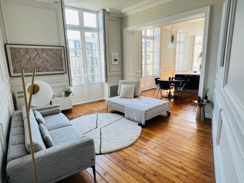 Craquez pour ce magnifique appartement bourgeois sur la place des Grands Hommes  Biarritz, France Somptueux appartement aux Grands-Hommes Entire condo vacation rental 618568729437240572