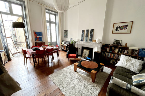 Spacieux appartement de 85m2 se trouvant sur l'une des plus vieille rue de Borde Bordeaux, France Lumineux et spacieux T2 dans le centre historique Entire rental unit vacation rental 613643915429027594