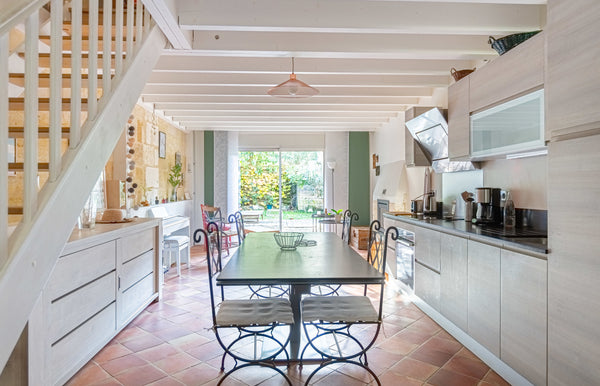 We invite you to our house and its quiet garden, a few minutes from the center o  GuestReady - Charming house and garden Entire home vacation rental 53392449