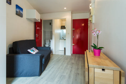 Petit studio rénové, idéalement situé dans le centre de Bordeaux, proche du Jard Bordeaux, France Studio Bordeaux Centre, proche du Jardin Public Entire rental unit vacation rental 17529927