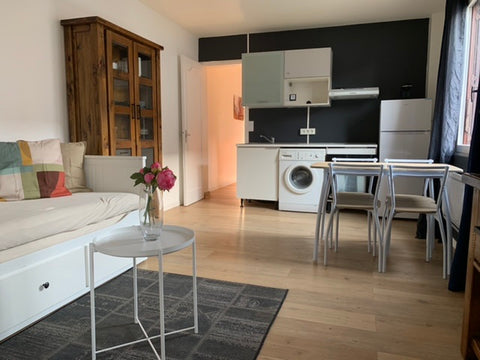 Bonjour , nous sommes ravis de vous accueillir dans cette maison de type 2 avec   RARE maison de plain pied avec extérieur Entire townhouse vacation rental 51638969