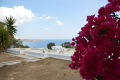A lovely modern apartment, on a cliff overlooking the Aegean sea! It cosists of  Adamantas, Greece Maximo's house, overlooking the Aegean sea!! Cycladic home vacation rental 27321765