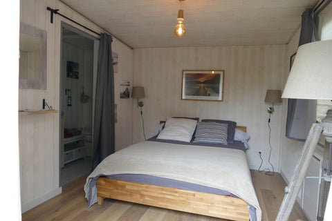 Un chalet de jardin indépendant tout en bois avec une jolie chambre et une salle Bordeaux, France Havre de paix aux portes de la ville Entire chalet vacation rental 28596859