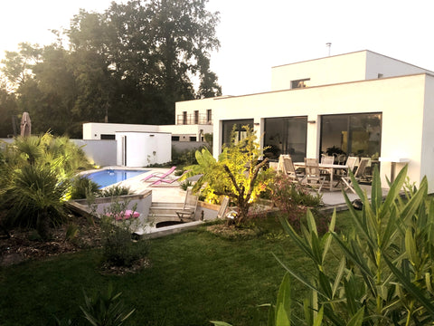 Villa moderne très lumineuse de 200m2, située à 15mn de Bordeaux, 30mn du Bassin Gradignan, France Villa architecte toit plat piscine chauffée l’été Entire villa vacation rental 50419669