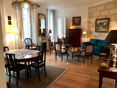 En bordure du quartier des Chartrons, ce bel appartement bourgeois rénové avec s Bordeaux, France Appartement de Caractère aux Chartrons/ Accès Tram Entire rental unit vacation rental 31591343