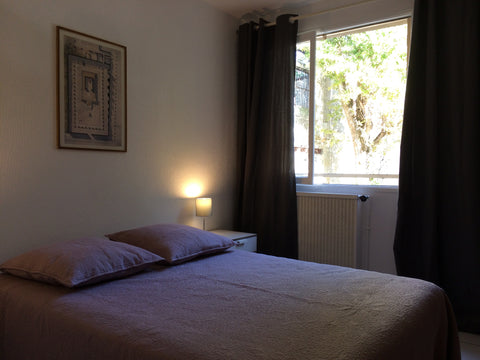 Au coeur du quartier antiquaire des Chartrons.<br />Appartement meublé tout conf France Charmant Logement Tram Chartrons Entire condo vacation rental 35296727