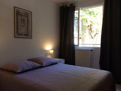 Au coeur du quartier antiquaire des Chartrons.<br />Appartement meublé tout conf France Charmant Logement Tram Chartrons Entire condo vacation rental 35296727