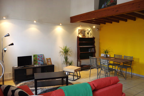 Nous proposons un appartement en Duplex de 85 m2 avec un large séjour, une cuisi Bordeaux, France DUPLEX 85 m2, calme et cosy, Saint Michel Entire rental unit vacation rental 41769158