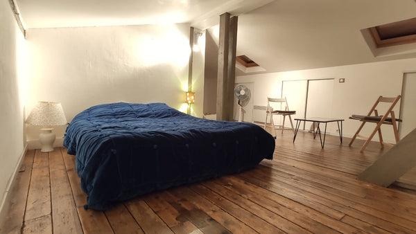 Grande chambre de charme dans un hôtel particulier, très calme et lumineuse avec Nouvelle-Aquitaine, France Chambre de Charme haut Barrière St-Genès Private room in townhouse vacation rental 34647110