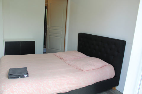 Studio de 15m2 environ comprenant le linge de maison (draps + serviettes). L’acc Talence, France #2 studio Talence avec Parking / accès autonome Entire rental unit vacation rental 51501914