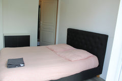 Studio de 15m2 environ comprenant le linge de maison (draps + serviettes). L’acc Talence, France #2 studio Talence avec Parking / accès autonome Entire rental unit vacation rental 51501914