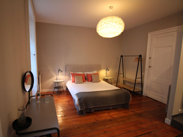 L'Escapade Bordelaise welcomes you in the heart of Bordeaux, close to Place Pey  Bordeaux, France Chambre Tourny Private room in guesthouse vacation rental 30844586