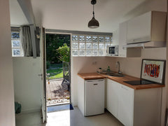 Détendez-vous dans ce logement calme, refait à neuf en plein cœur d'un parc.<br  Bordeaux, France Adorable studio avec jardin et parking privatif. Entire guesthouse vacation rental 622804481218019452