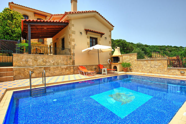 Few properties on Crete have the charme and qualities of Villa Romantic Sevi. Bu London, United Kingdom Villa Romantic Sevi - Holiday Villa by the Sea on Crete Island, Greece Entire villa vacation rental 19715400