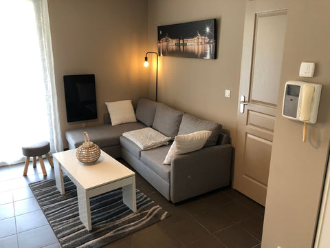 Logement T2 entièrement rénové et décoré avec soin en 2019 ; il est confortable  Le Bouscat, France Bel appartement cosy, calme, parking privé et wifi Entire condo vacation rental 29208815