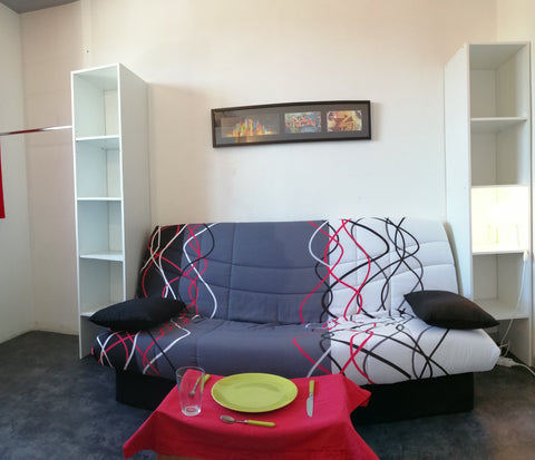 Chambre privée dans un appartement calme tout équipée : dressing, bureau, lit, é France Chambre (2) Pessac Private room in condo vacation rental 26244261