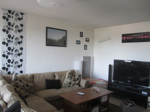 Notre appartement est situé à proximité de la place Ravezies (ligne tram C), à 1 Bordeaux, France T2 48m² Parking Balcon Piscine Entire rental unit vacation rental 3778397