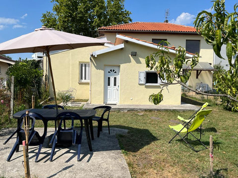 Venez profitez d’un séjour dans une maison au calme, avec son jardin et sa place Bègles, France Entière maison 2 chambres avec son jardin Entire townhouse vacation rental 9857467
