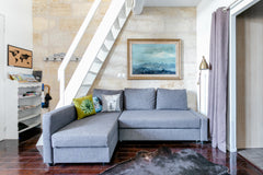 Contemplez la vue dégagée sur la Garonne, un verre à la main, dans cet apparteme  Élégance contemporaine dans un immeuble classé Entire rental unit vacation rental 34827023