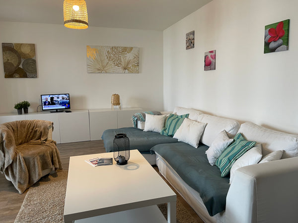 Le voyageur bénéficiera d'un accès facile à tous les sites et commodités depuis  Bordeaux, France Charmant appartement T3 au cœur de Bordeaux Entire rental unit vacation rental 44436030