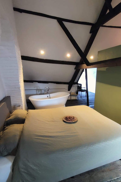 Centrally located private attic room with luxurious touch. <br /><br />In walkin  Bright authentic room with central location Private room in casa particular vacation rental 51797583