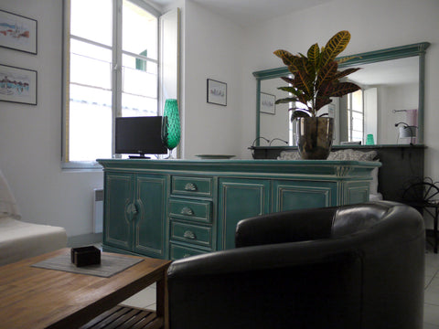 Studio spacieux  et confortable (30m2) situé  au coeur du quartier historique en Bordeaux, France Charmant Studio au Coeur du Vieux Bordeaux Entire rental unit vacation rental 32910076