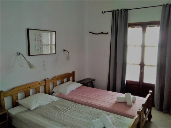 Eva's Family Studios offer air-conditioned accommodation . Free Wi-Fi is availab Greece Eva's Family Studios 2 Private room in bed and breakfast vacation rental 25043505