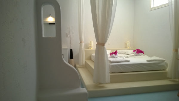 Fabulous room with enormous bathroom.<br />Ideal for families or two couples.<br Ios, Greece traditional style quad with enormous bathroom Private room in guesthouse vacation rental 15562308