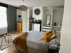 Chambre privée , spacieuse et lumineuse avec tout le confort pour séjour inoubli Brussels, Belgium Charmante chambre privée proche de l'aeroport Private room in bed and breakfast vacation rental 28502669