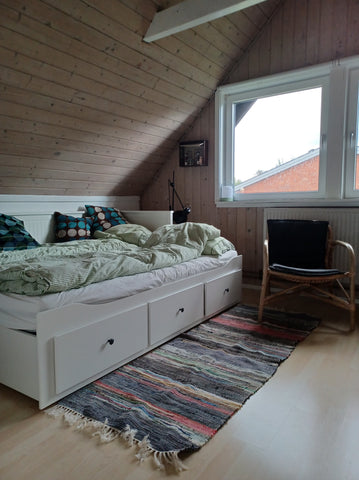 Dejlig værelse på 1. sal i villa med eget bad og toilet i Brønshøj udlejes. Være Copenhagen, Denmark Stort lyst værelse med eget bad/toilet tæt på CPH Private room in condo vacation rental 707750429437527856