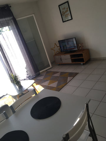 Appartement neuf 45 m2, à 5-10 min de l'aéroport de Mérignac. Grand centre comme Mérignac, France Bel appartement avec petite terrasse Entire rental unit vacation rental 19208655