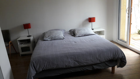 Chambre séparée de 22m  avec sdb privée et  bureau  si besoin ( ou petit café)   Artigues-près-Bordeaux, France Chambre dans ilot de verdure Private room in guesthouse vacation rental 18501349
