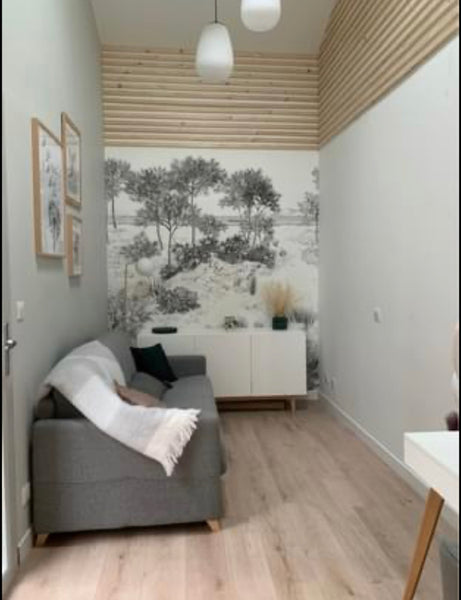 La chambre est au calme, dans une maison de début 1900<br />Chambre climatisée a Pessac, France Chambre calme avec salle d'eau + WC, entrée privée Private room in guest suite vacation rental 639663941169633120